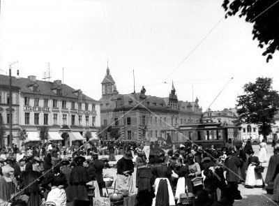 Targ na placu Słowiańskim